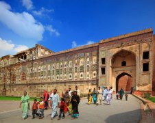 Kashgar to Pakistan by Luxurious Coach