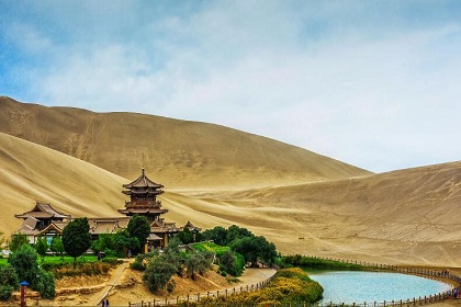 Echoing Sand Mountain and Crescent Lake