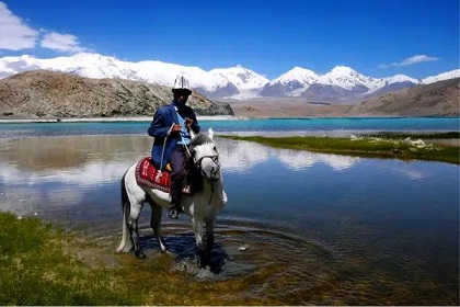 Karakul Lake