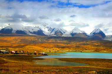 Karakul Lake
