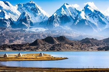 Karakul Lake