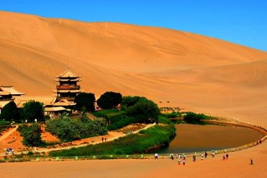 Echoing Sand Mountain and Crescent Lake