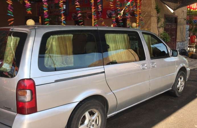 7 seats car