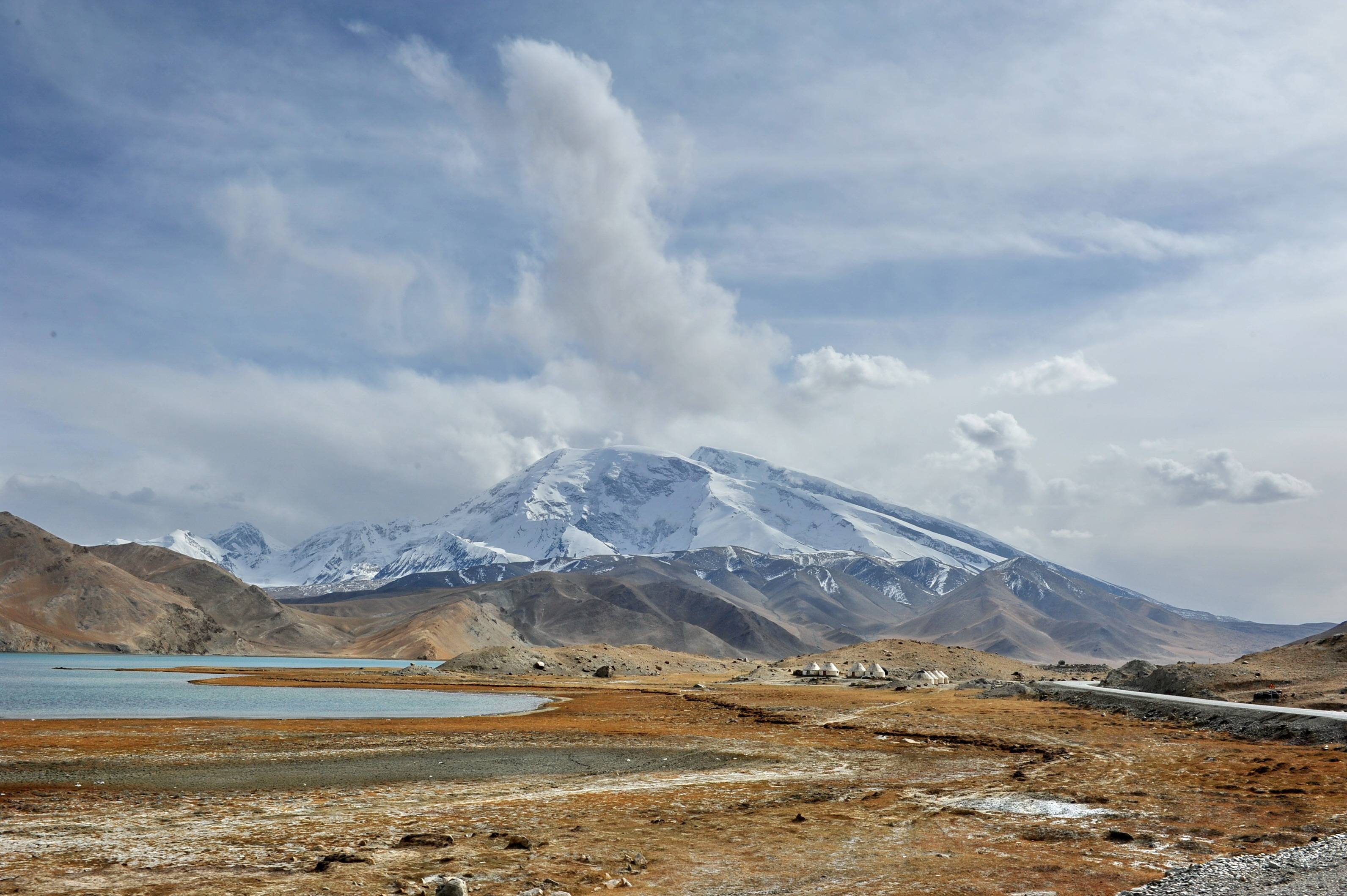 Karakul Lake