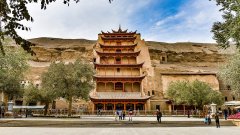 An impressive way to admire the Mogao Grottoes